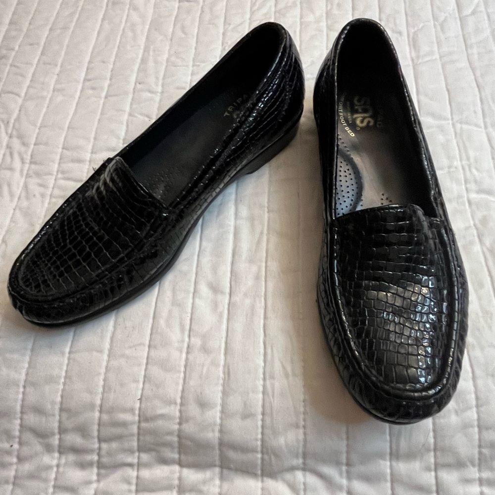 Women's SAS SIMPLIFY Black Croc Patent Leather Loafer NWOB